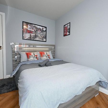 2 Bedroom Flat In Wood Green Piccadilly Line Londres Extérieur photo
