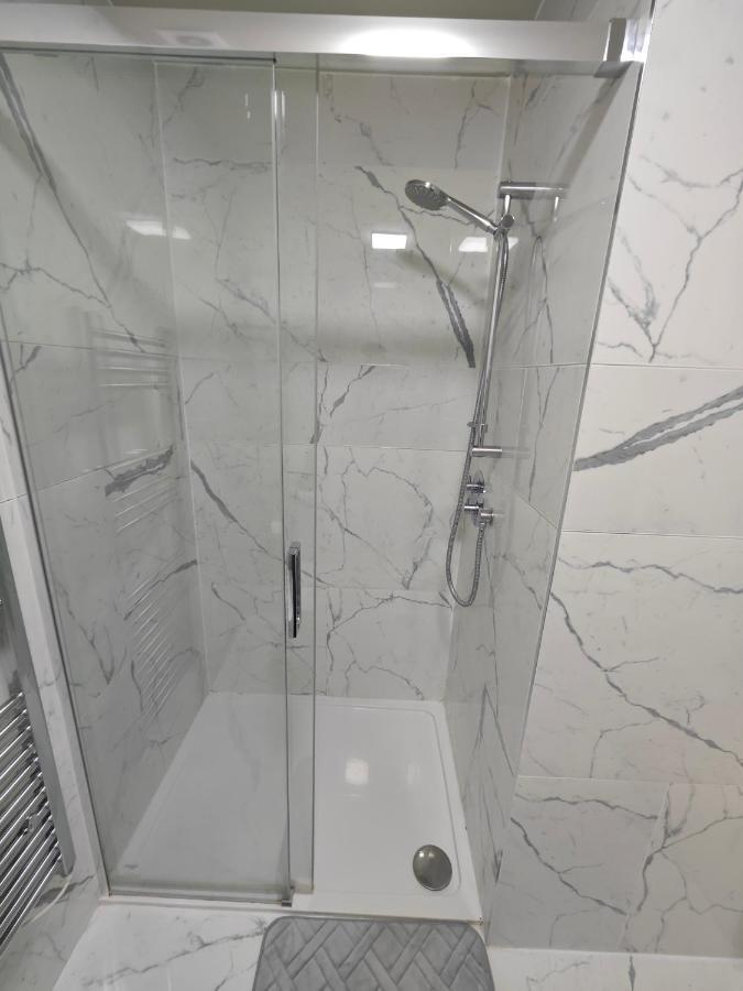 2 Bedroom Flat In Wood Green Piccadilly Line Londres Extérieur photo