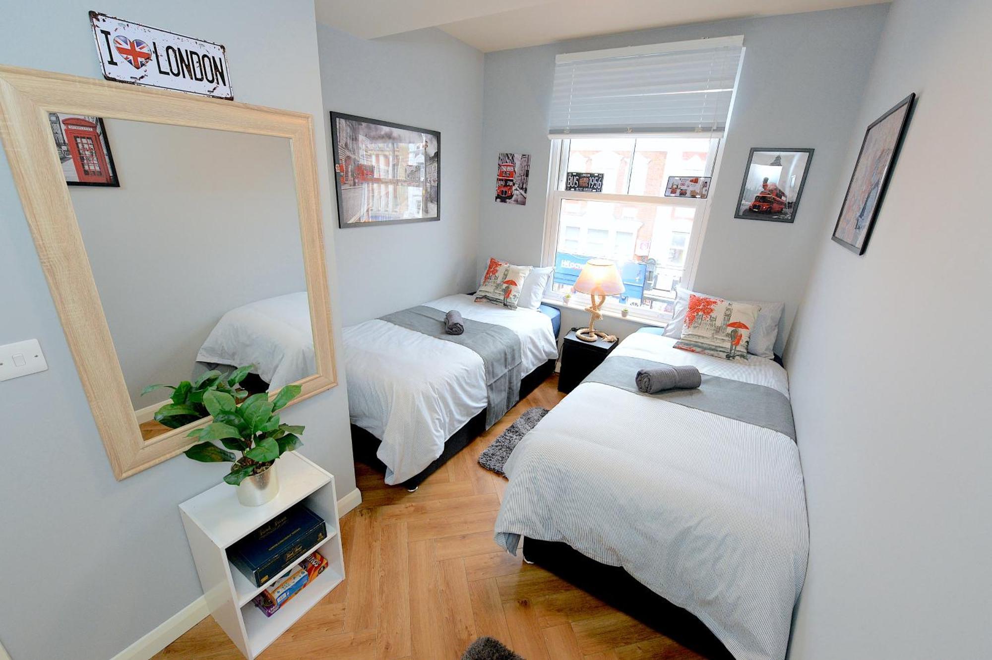 2 Bedroom Flat In Wood Green Piccadilly Line Londres Extérieur photo