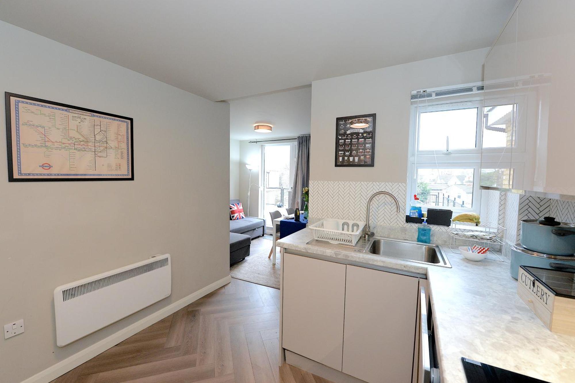 2 Bedroom Flat In Wood Green Piccadilly Line Londres Extérieur photo