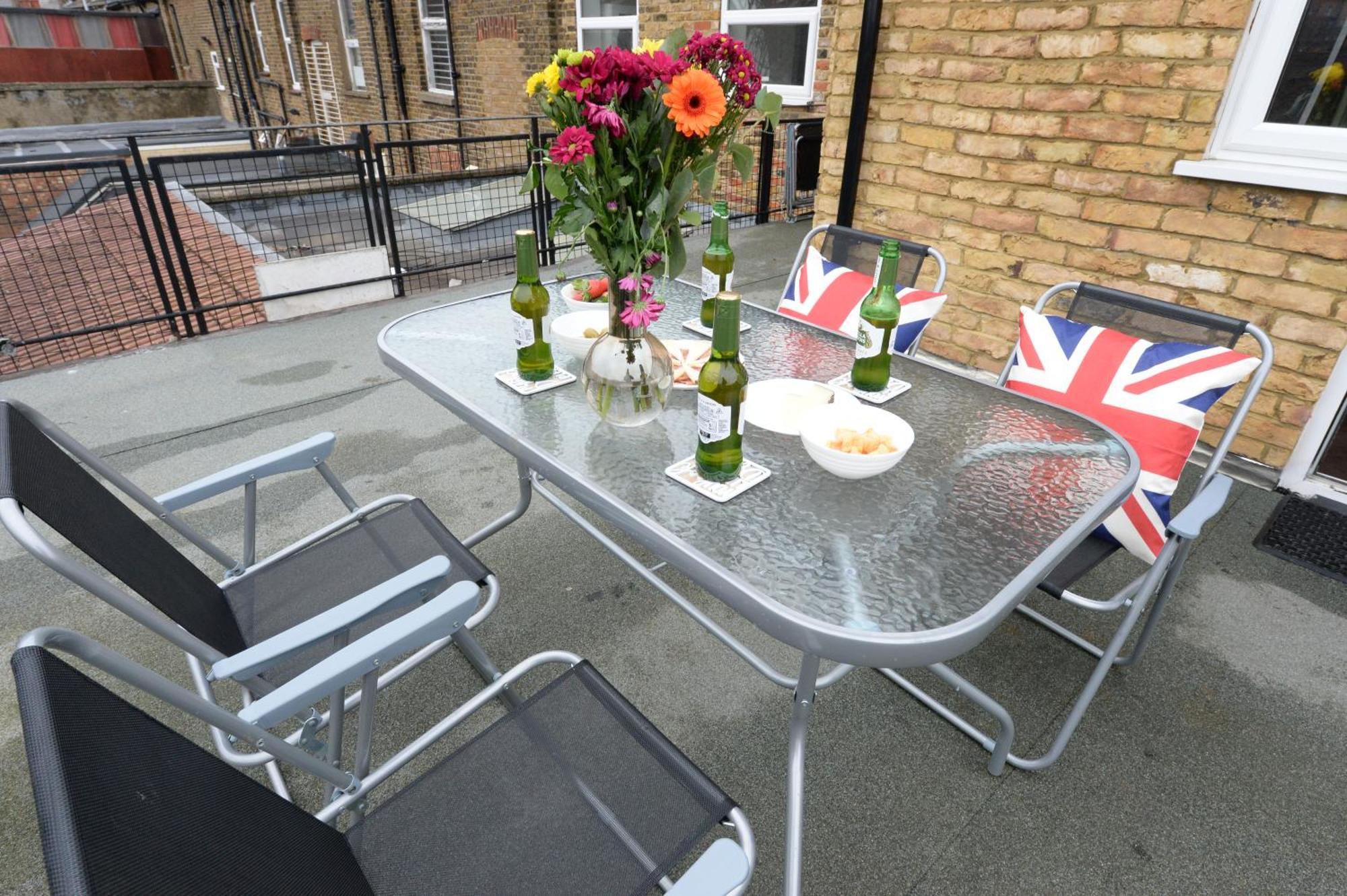 2 Bedroom Flat In Wood Green Piccadilly Line Londres Extérieur photo
